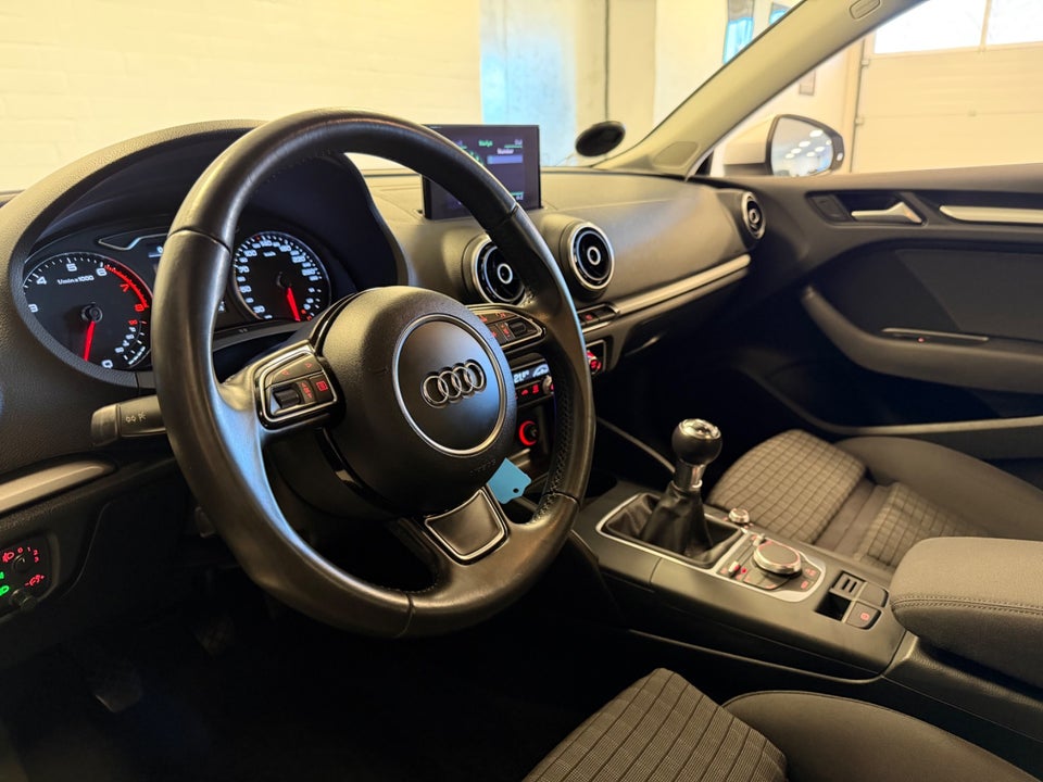 Audi A3 1,4 TFSi 122 Ambiente Sportback 5d