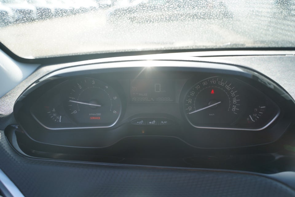 Peugeot 208 1,6 BlueHDi 100 Desire Sky 5d