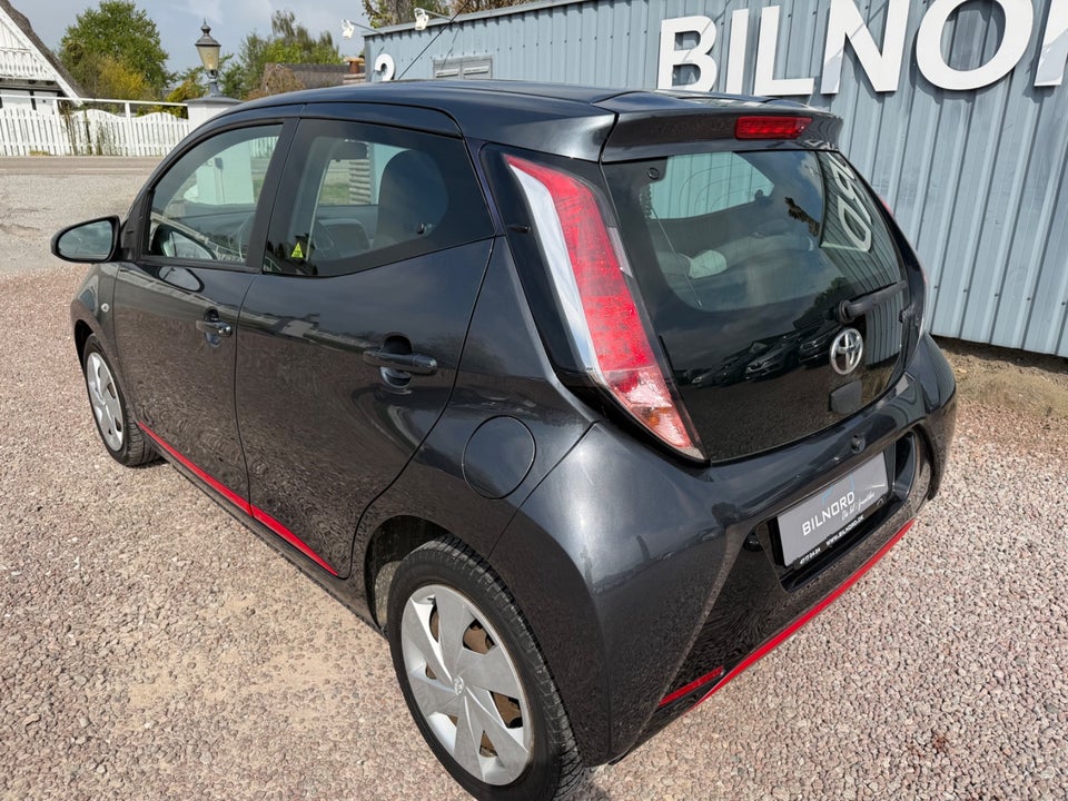 Toyota Aygo 1,0 VVT-i x-play x-touch 5d