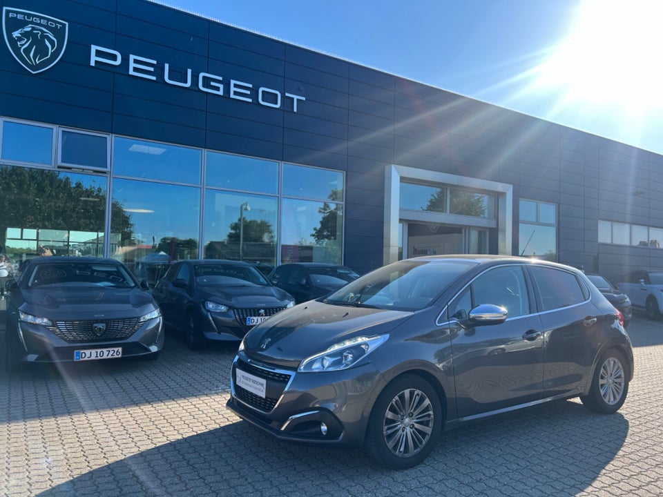 Peugeot 208 1,2 VTi 82 Selection Sky 5d