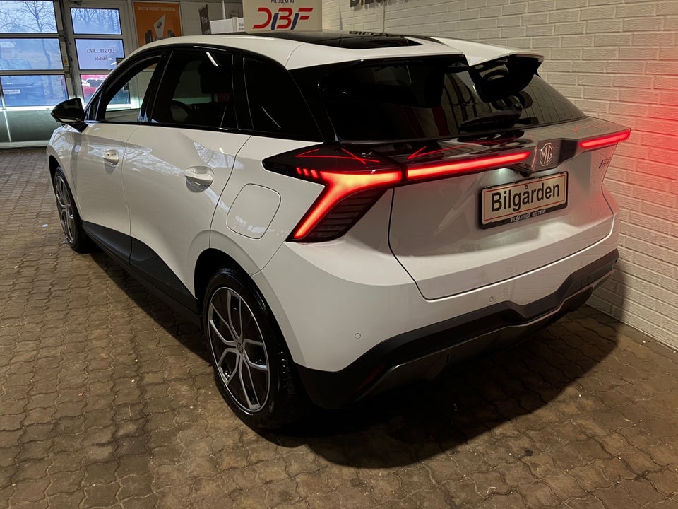 MG 4 77 Luxury Extended Range 5d