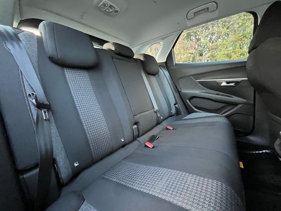 Peugeot 3008 1,2 e-THP 130 Allure 5d