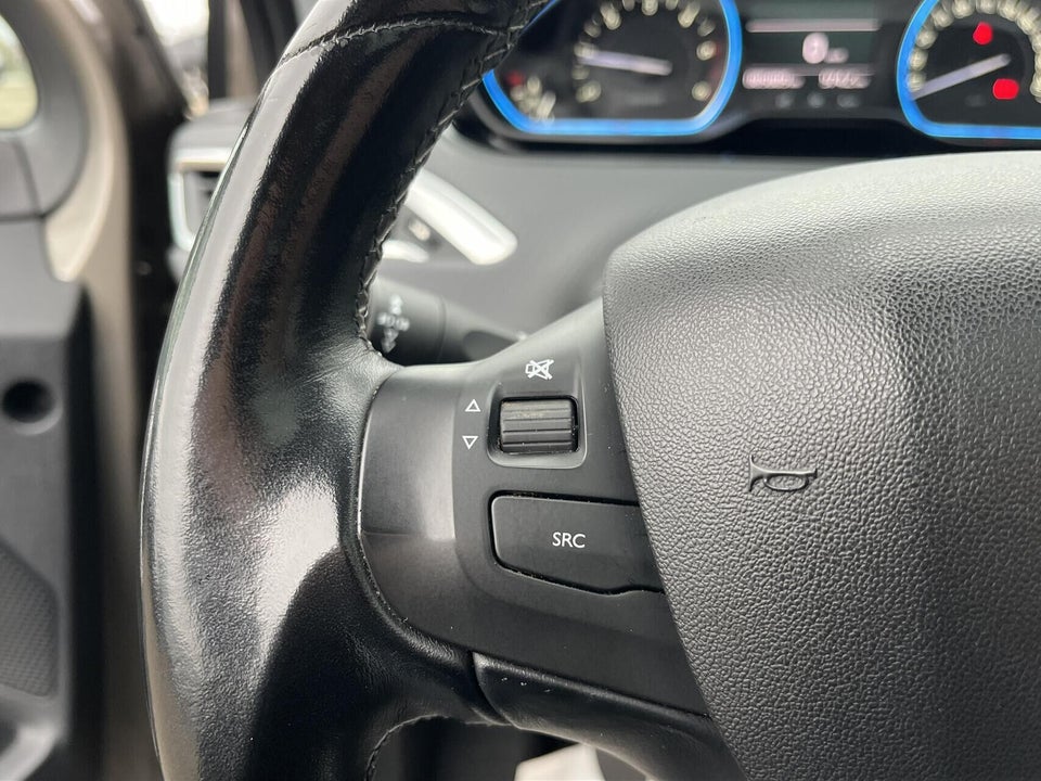 Peugeot 2008 1,6 BlueHDi 100 Allure Sky 5d