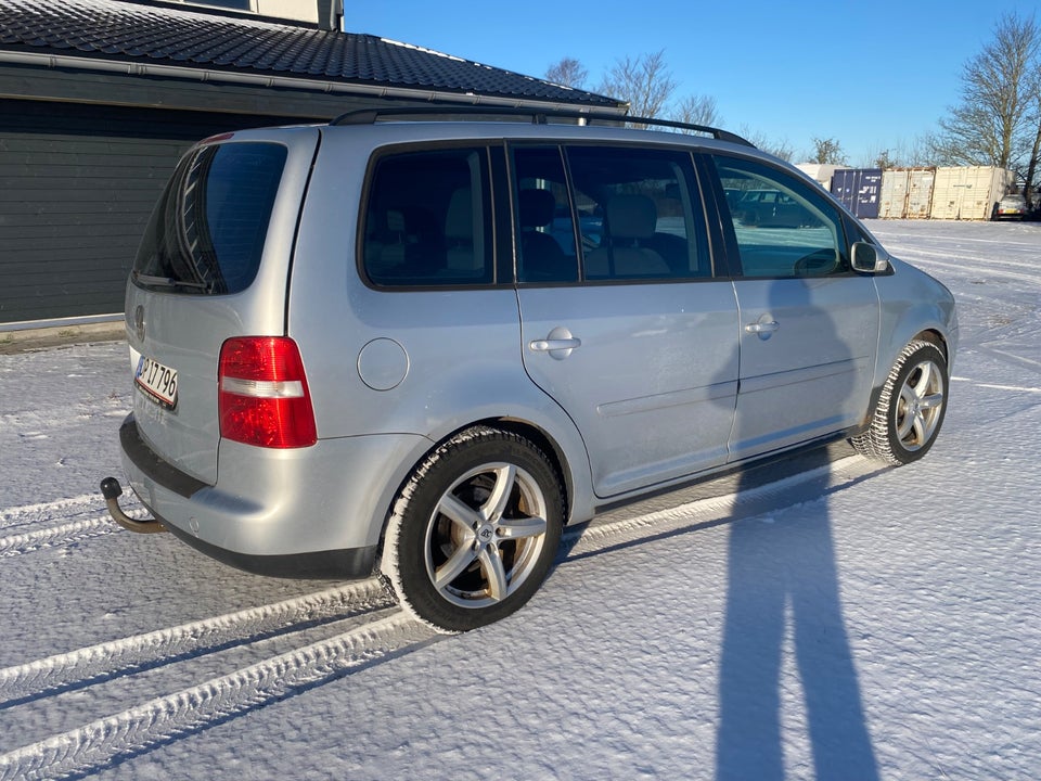VW Touran 1,6 FSi 5d