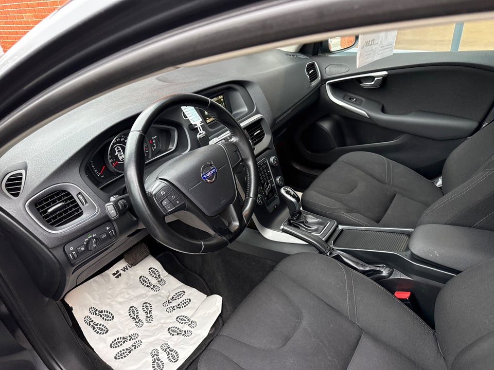 Volvo V40 CC 1,6 D2 115 Kinetic aut. 5d