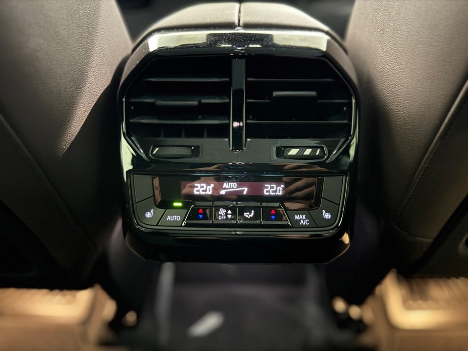 BMW iX xDrive40 Supercharged 5d