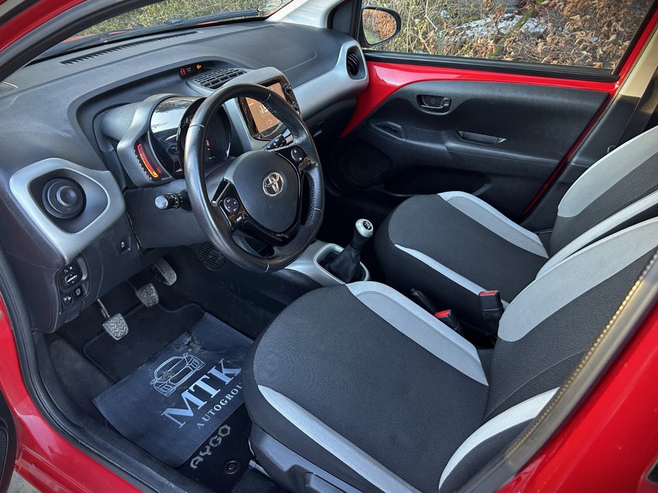 Toyota Aygo 1,0 VVT-i x-play x-touch 5d