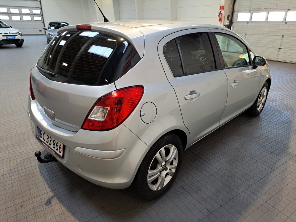 Opel Corsa 1,2 16V Cosmo 5d