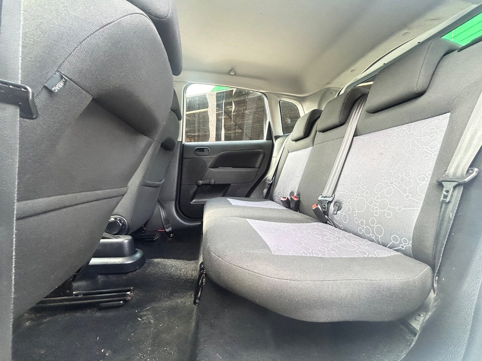 Ford Fiesta 1,4 Ambiente 5d