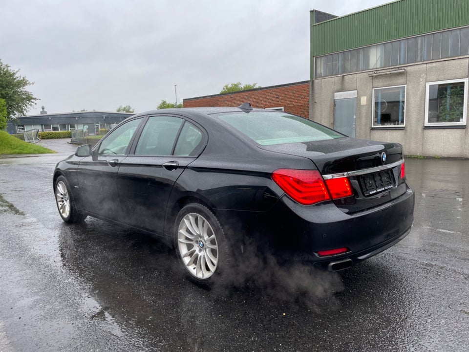 BMW 750i 4,4 aut. 4d