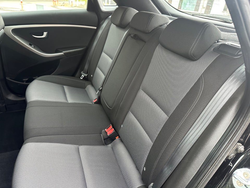 Hyundai i30 1,6 GDi Premium 5d