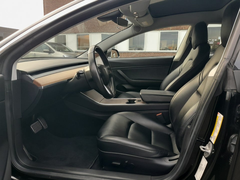 Tesla Model 3 Long Range RWD 4d