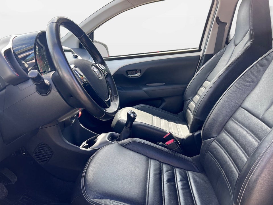 Toyota Aygo 1,0 VVT-i x-press 5d
