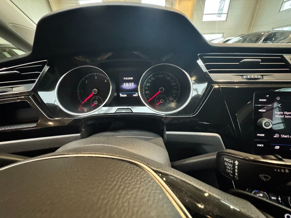 VW Touran 2,0 TDi 150 Highline DSG Van 5d