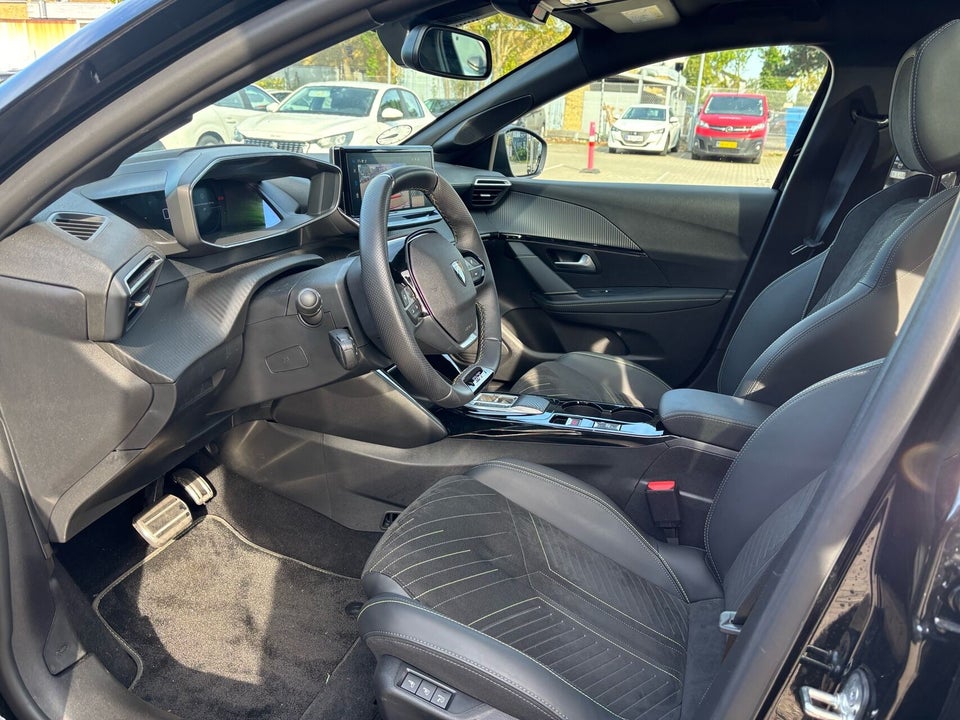 Peugeot e-208 54 GT Pack 5d