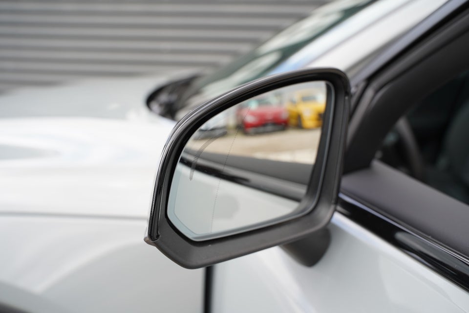 Volvo EX40 Extended Range Black Edition 5d