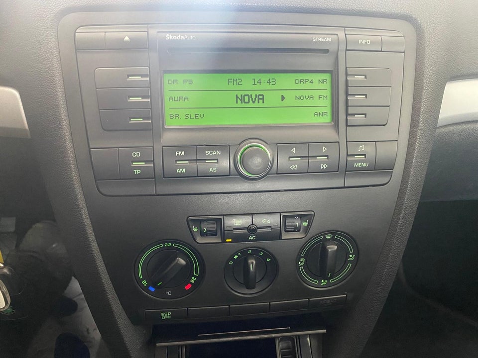Skoda Octavia 1,6 FSi Ambiente 5d