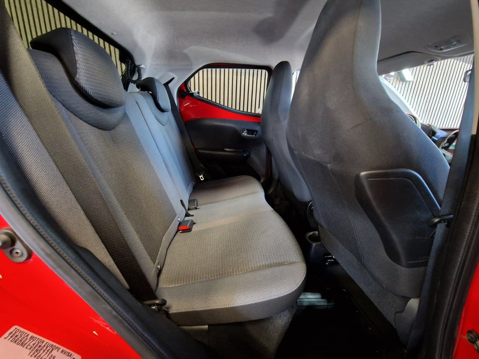 Toyota Aygo 1,0 VVT-i x-press 5d