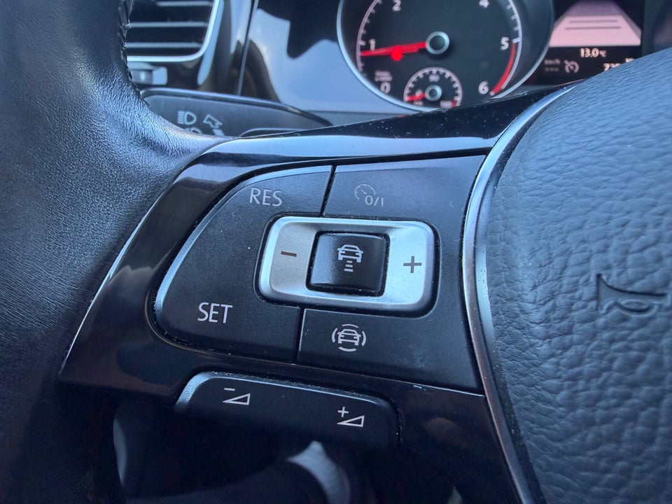 VW Golf VII 2,0 TDi 150 Highline Variant DSG 5d
