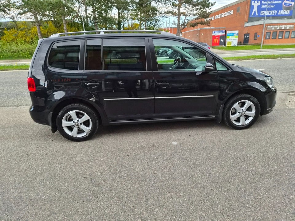 VW Touran 2,0 TDi 140 Comfortline DSG BMT 7prs 5d
