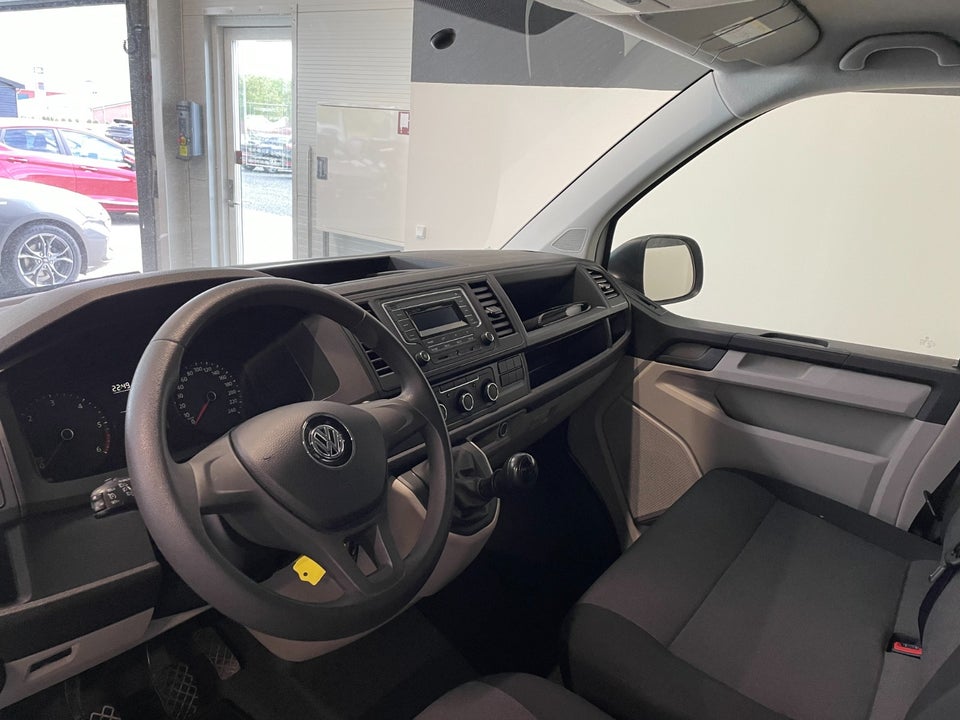 VW Transporter 2,0 TDi 102 Kassevogn kort