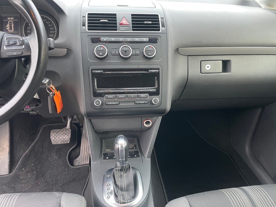 VW Touran 1,6 TDi 105 Comfortline DSG BM Van 5d