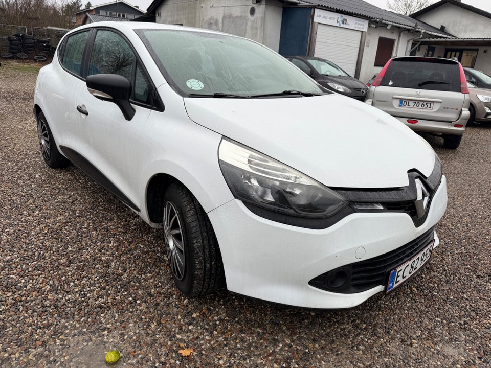 Renault Clio IV 1,2 16V Expression 5d