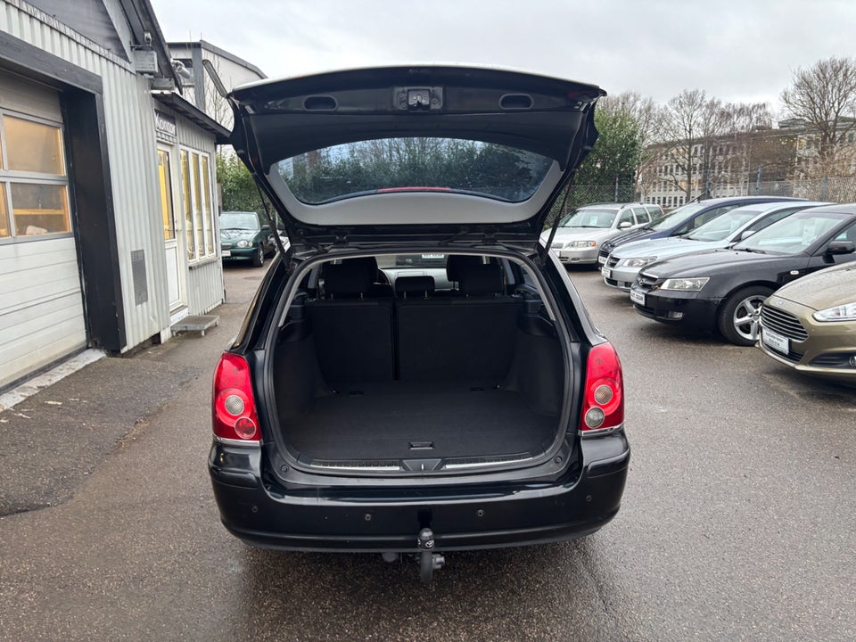 Toyota Avensis 2,0 D-4D Sol stc. 5d