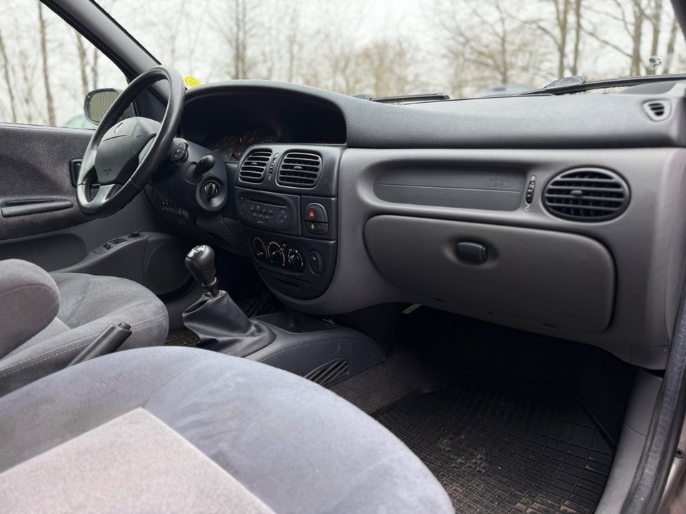 Renault Megane I 1,6 16V Expression 5d