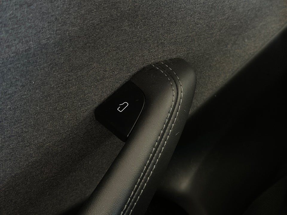 Tesla Model 3 RWD 4d