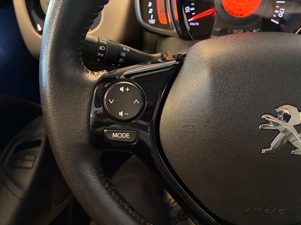 Peugeot 108 1,0 e-VTi 72 Infinity 5d