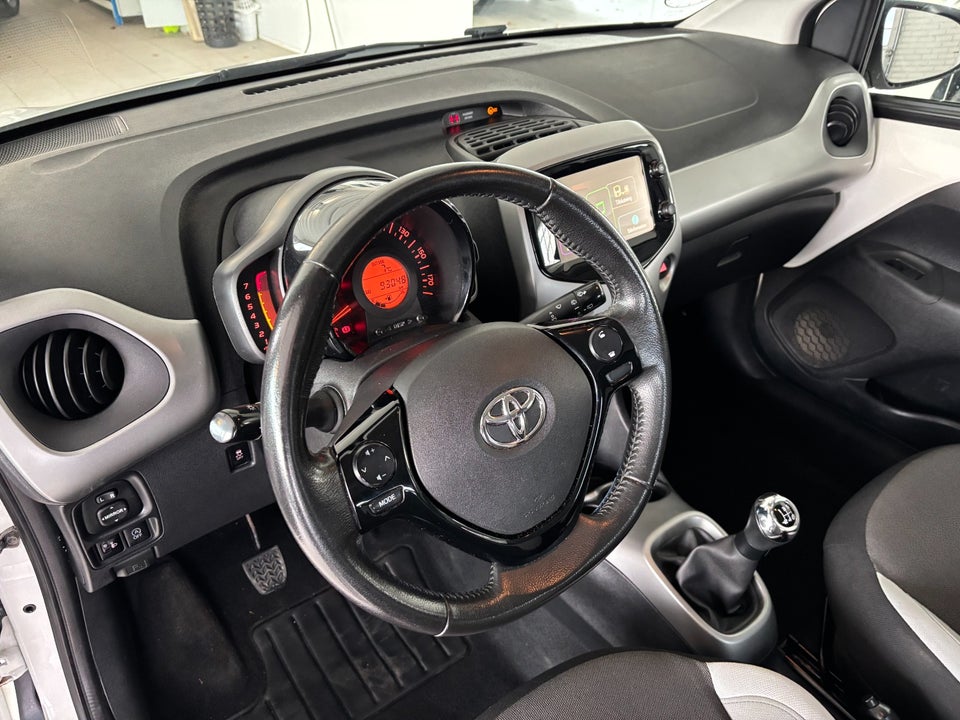 Toyota Aygo 1,0 VVT-i x-play 5d