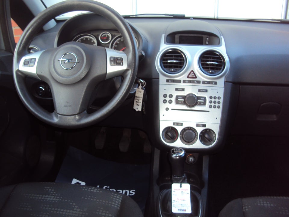 Opel Corsa 1,2 16V Cosmo 5d