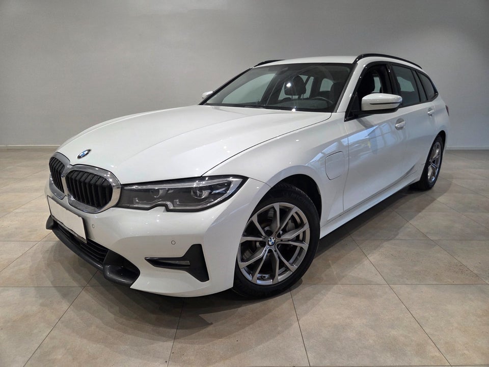 BMW 330e 2,0 Touring Sport Line aut. 5d