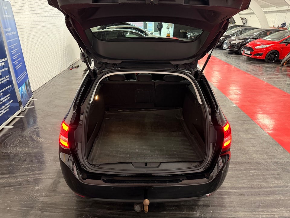 Peugeot 308 1,5 BlueHDi 130 Allure+ Sky SW 5d