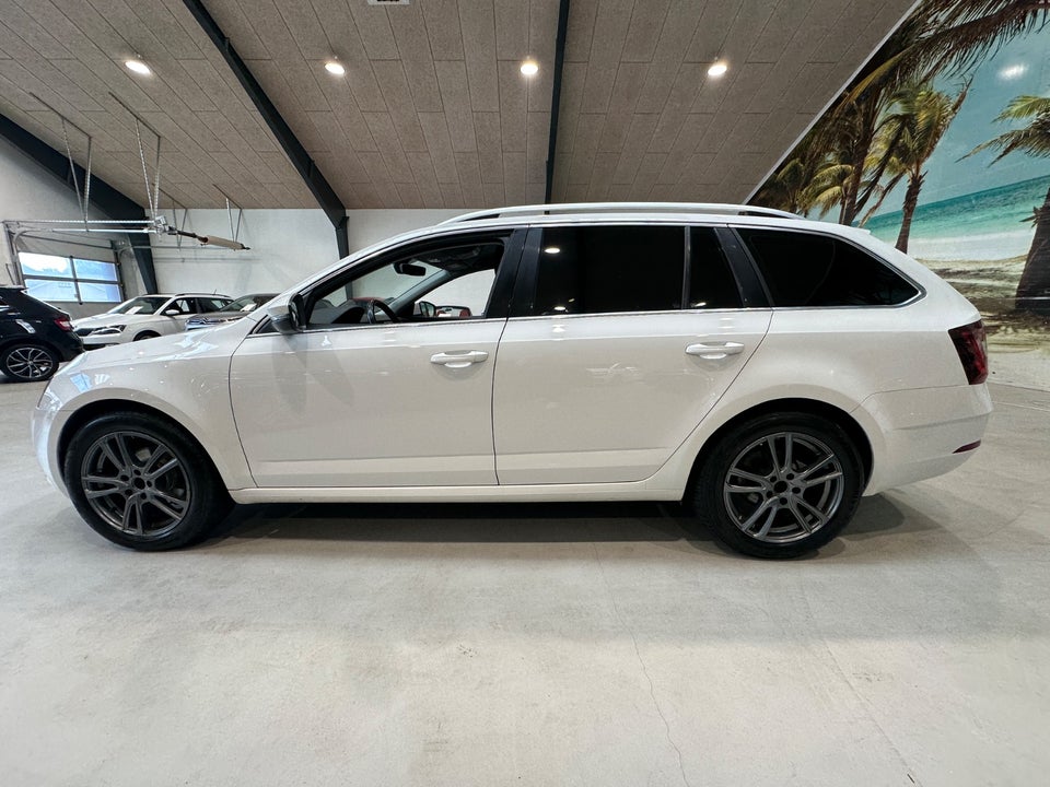 Skoda Octavia 1,6 TDi 115 Style Combi DSG 5d