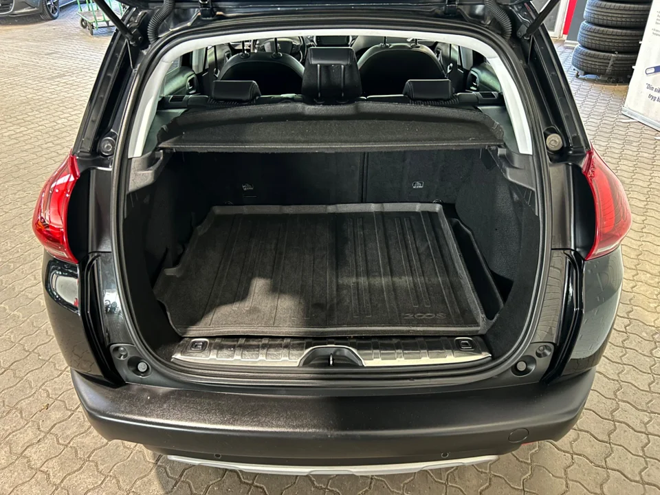 Peugeot 2008 1,2 e-THP 110 Allure Sky 5d