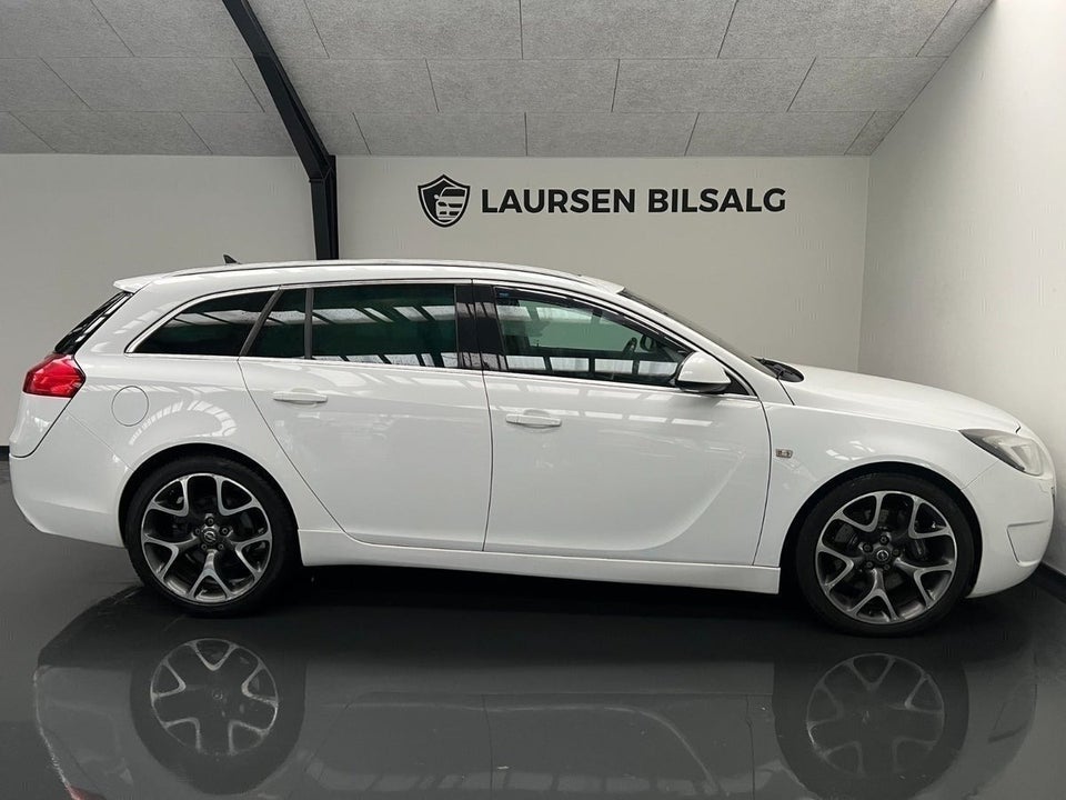 Opel Insignia 2,8 OPC Sports Tourer 4x4 5d
