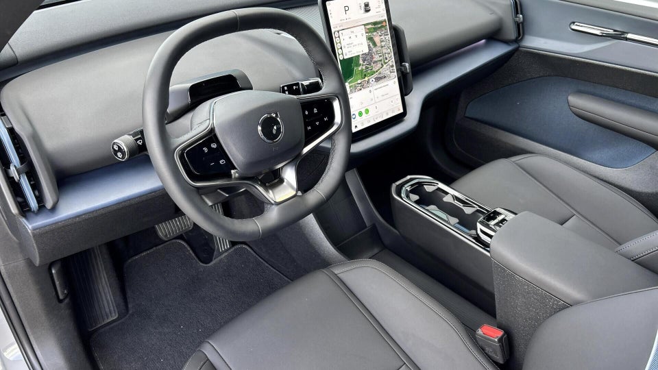 Volvo EX30 Standard Range Plus 5d