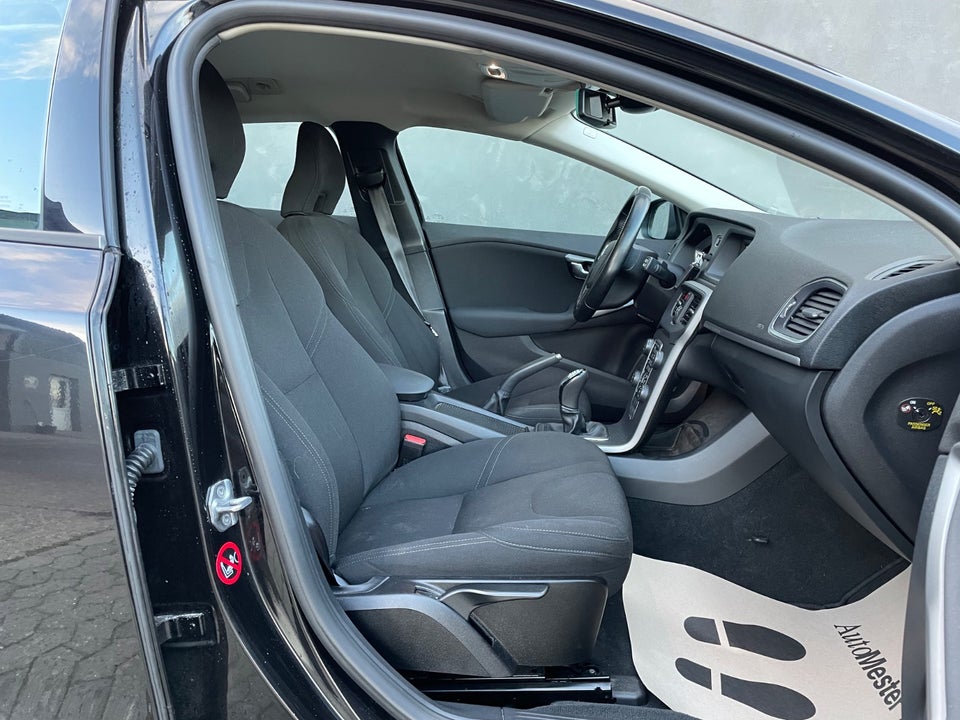 Volvo V40 CC 2,0 D3 150 Kinetic 5d