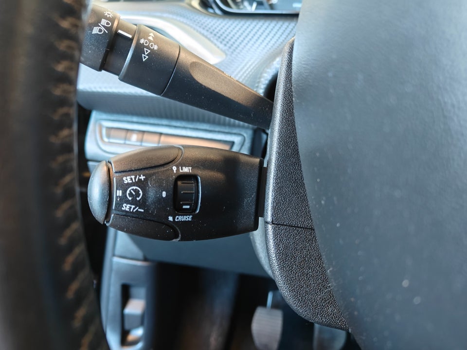 Peugeot 2008 1,2 VTi 82 Active Sky 5d