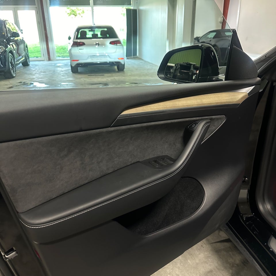 Tesla Model Y RWD 5d