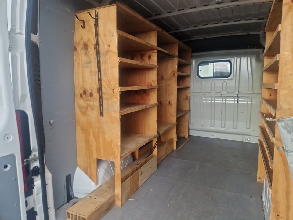 Peugeot Boxer 335 2,2 BlueHDi 140 L2H2 Premium