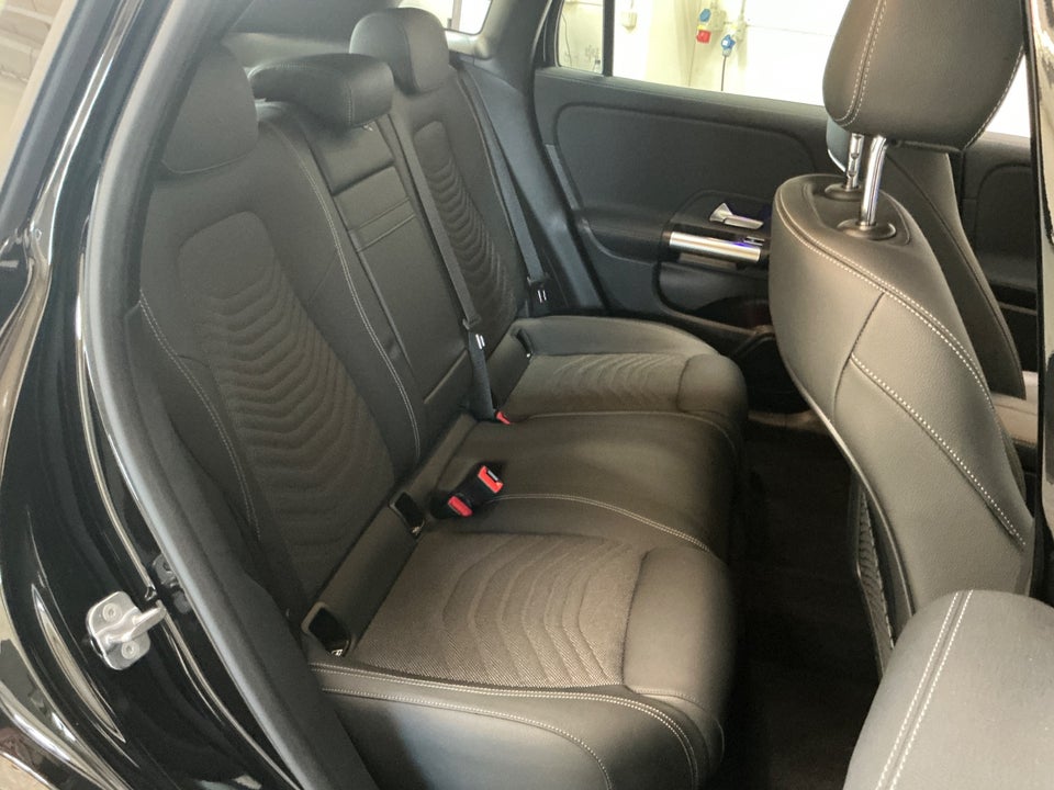 Mercedes EQA350 4Matic 5d