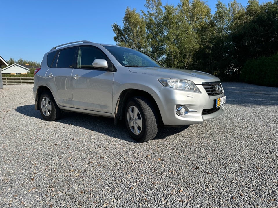 Toyota RAV4 2,2 D-4D 150 T2 4x4 Van 5d