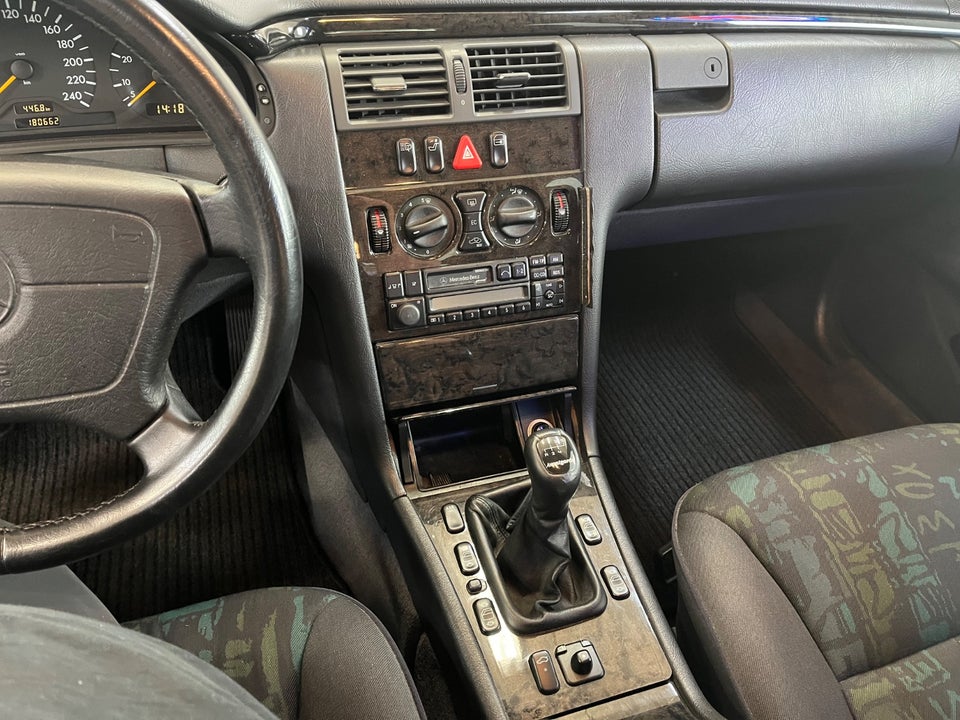 Mercedes E200 2,0 Avantgarde aut. 4d