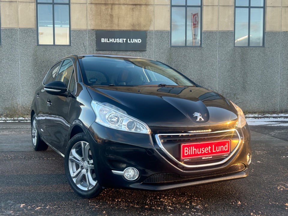 Peugeot 208 1,2 VTi Allure Sky 5d