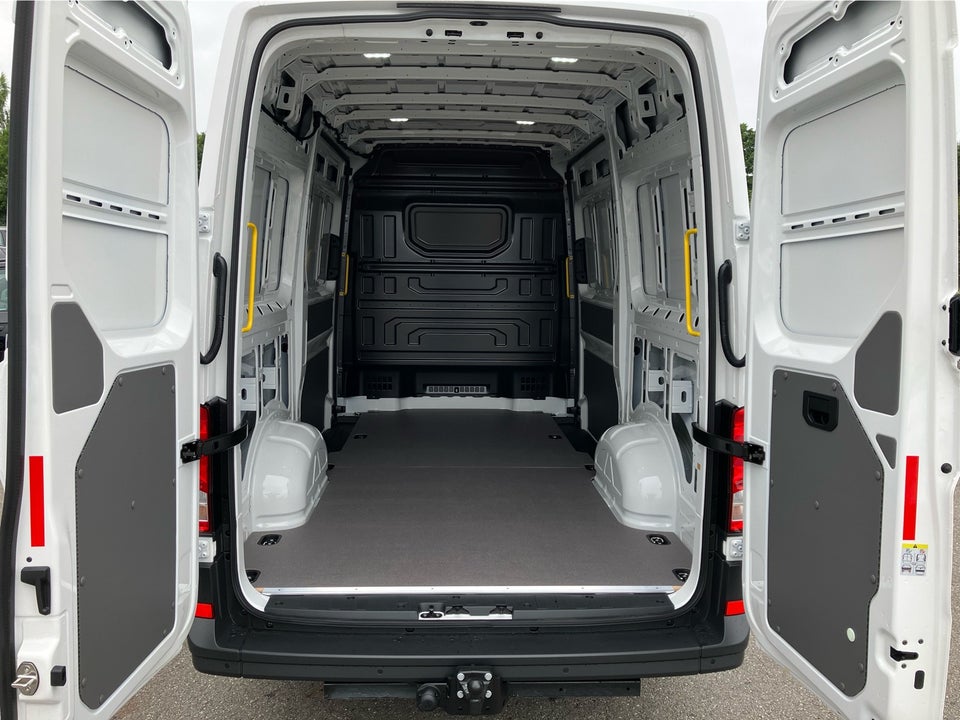 VW Crafter 35 2,0 TDi 177 Kassevogn L3H2 aut.