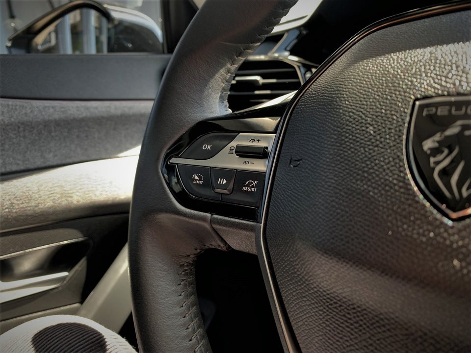 Peugeot 308 1,6 Hybrid First Selection+ EAT8 5d