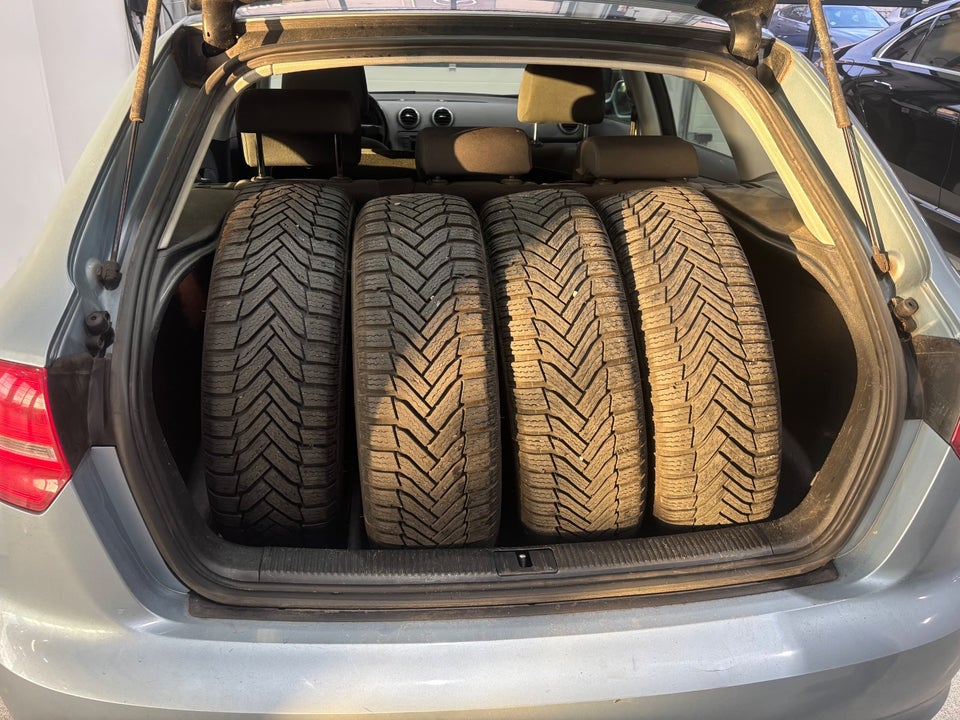 Audi A3 2,0 TDi 140 Ambiente Sportback 5d